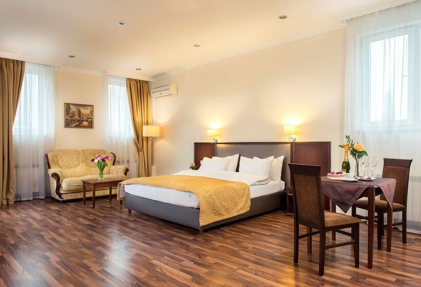Полулюкс, Greguar Hotel By Uhm