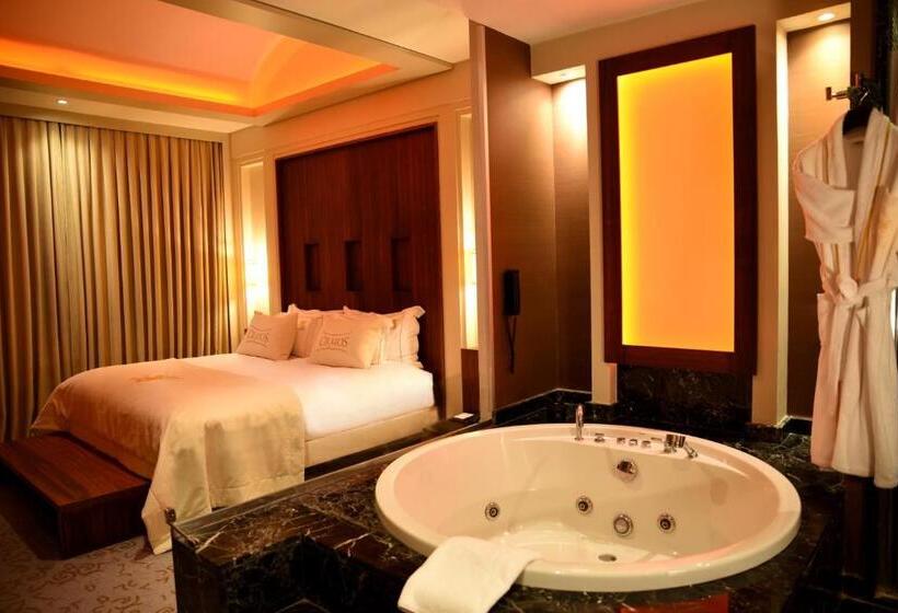 سوییت, Cratos Premium Hotel Casino & Spa