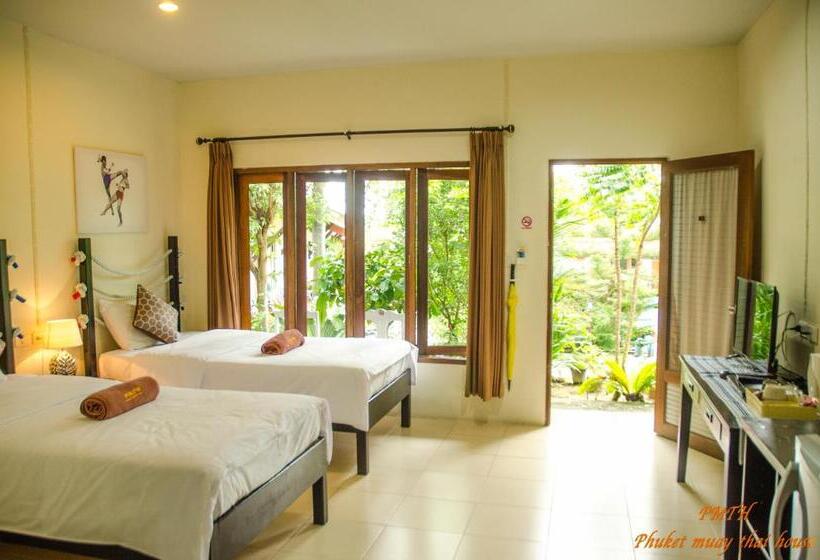اتاق لوکس, Phuket Muay Thai House