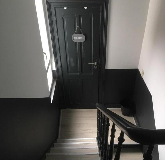 اتاق استاندارد یک تخته با سرویس بهداشتی مشترک, Leonard Room