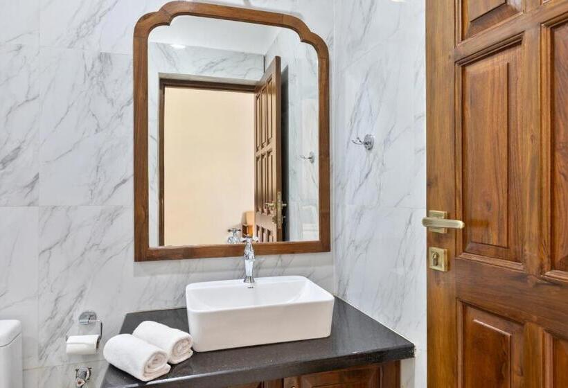 بانگلوی استاندارد, Leoney Resort Goa