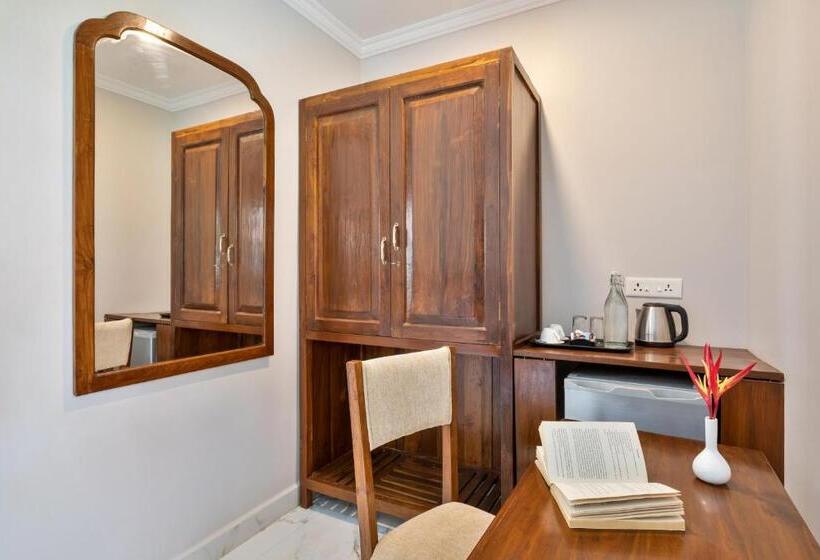 بانگلوی استاندارد, Leoney Resort Goa