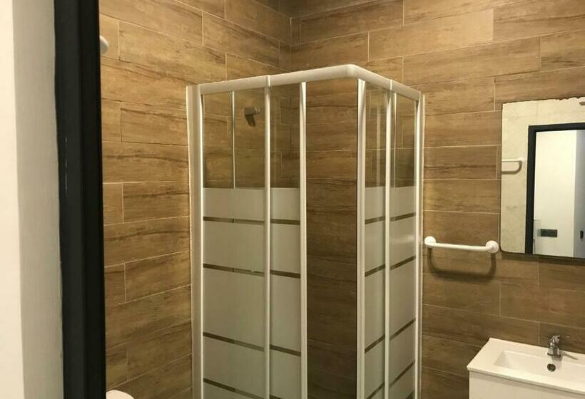 استودیوی استاندارد, Wood Steel & Glass