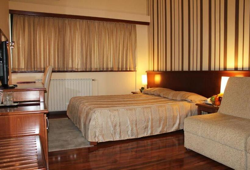 اتاق استاندارد سه نفره, Centar