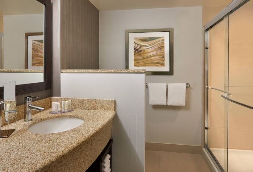 Номер Стандарт, Courtyard By Marriott Kingston Highway 401