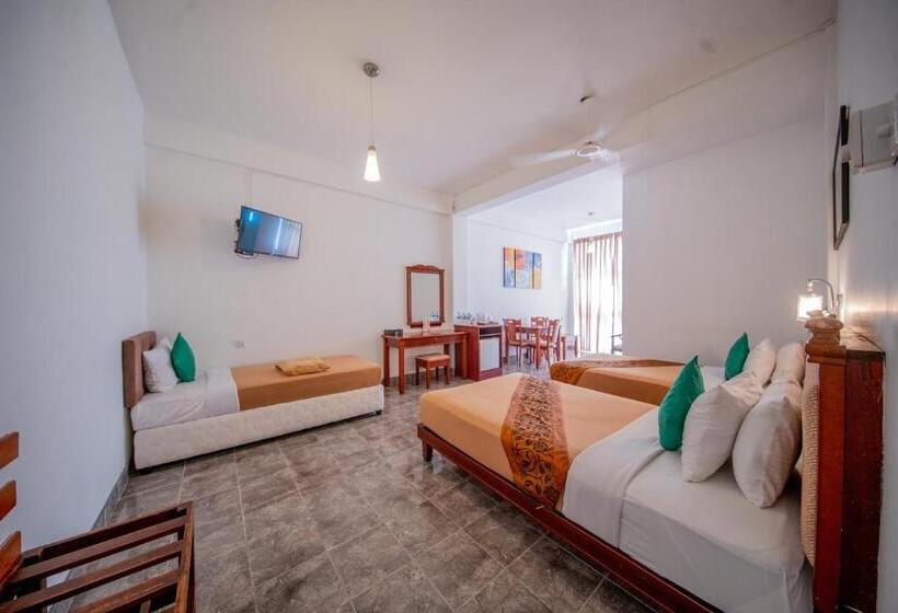 Quarto Triplo Estandar, Olympus Plaza