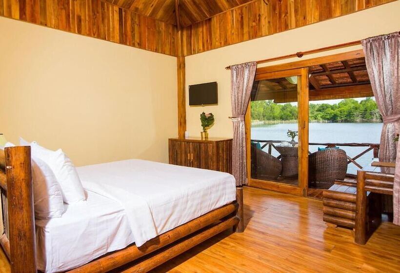 بانگلوی لوکس, Chez Carole Beach Resort & Spa