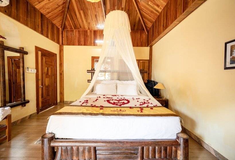 بانگلوی لوکس, Chez Carole Beach Resort & Spa