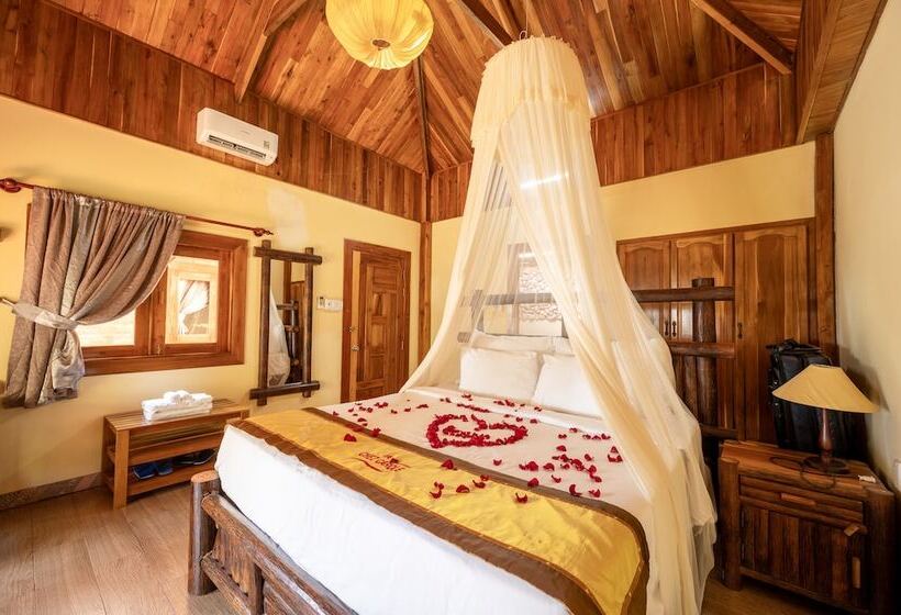 بانگلوی لوکس, Chez Carole Beach Resort & Spa