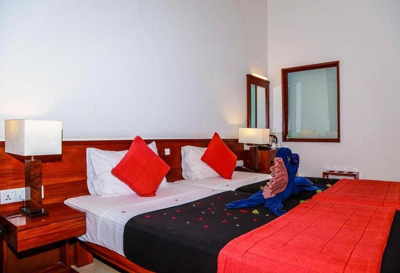 اتاق لوکس, Pelwehera Village Resort