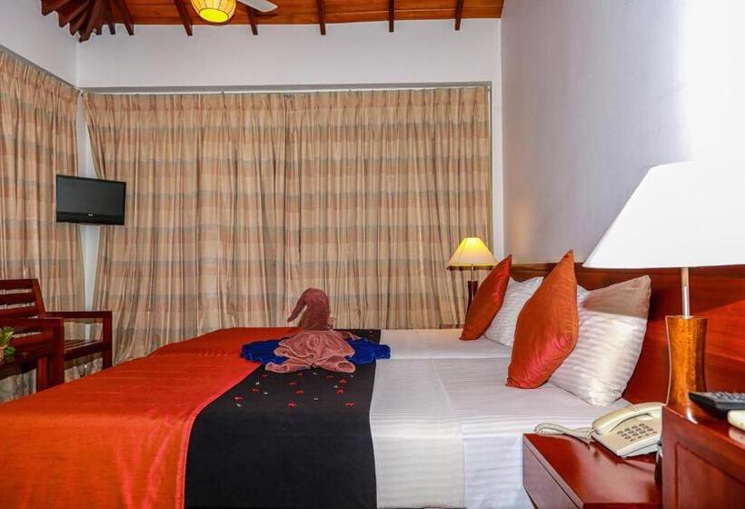 اتاق لوکس, Pelwehera Village Resort