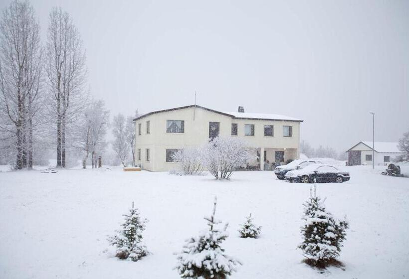 اتاق ساده سه‌ نفره, Mjóanes Accommodation