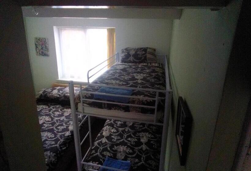 חדר משפחתי, Myroomz Golden Strand