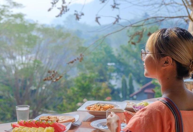 کلبه ییلاقی, Baanrai Khunya บ้านไร่คุณย่า