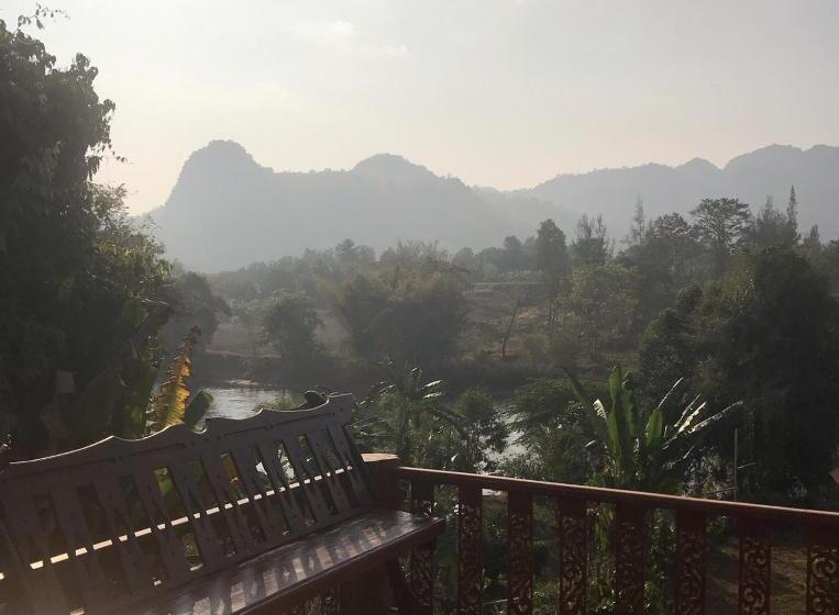 کلبه ییلاقی, Baanrai Khunya บ้านไร่คุณย่า