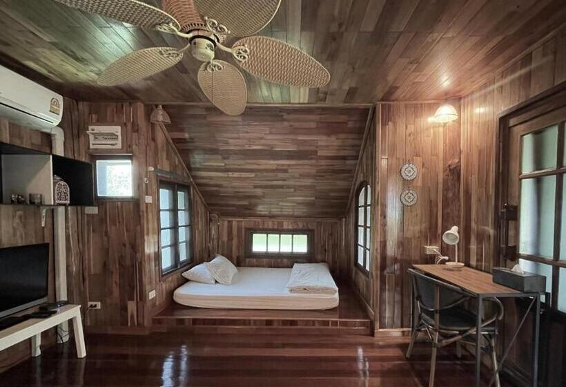 کلبه ییلاقی, Baanrai Khunya บ้านไร่คุณย่า