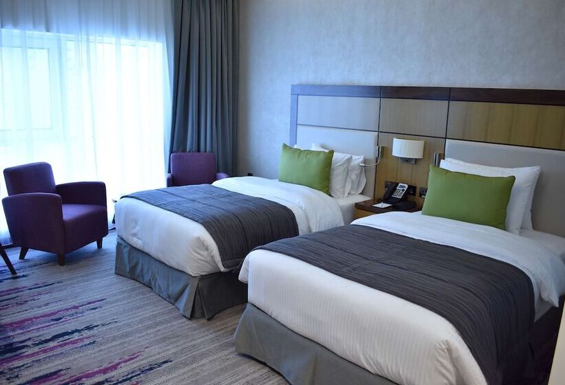 Номер Deluxe, Golden Tulip Media