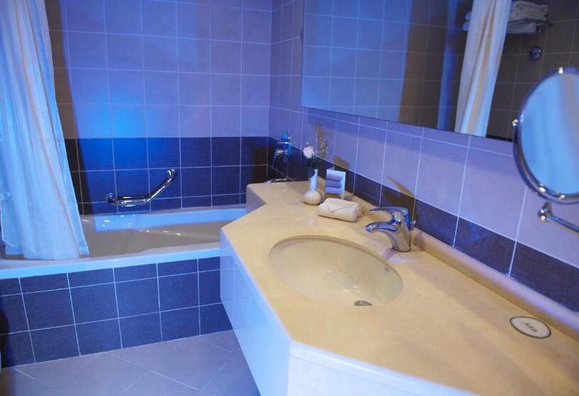 Апартаменты 2 Спальни, Grand Bellevue Hotel Apartment Dubai