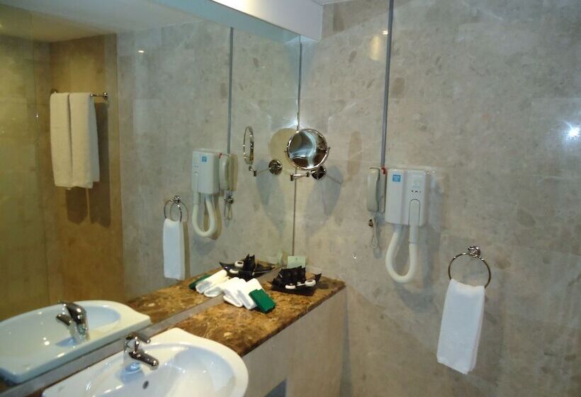 Camera Standard Individuale, Al Jazira Club
