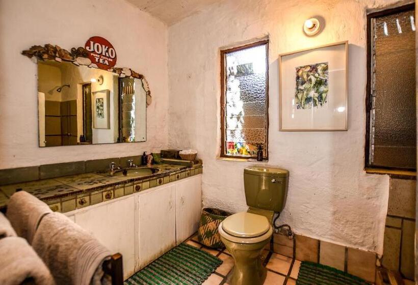 اتاق خانوادگی, Eloff Guest House And Gallery