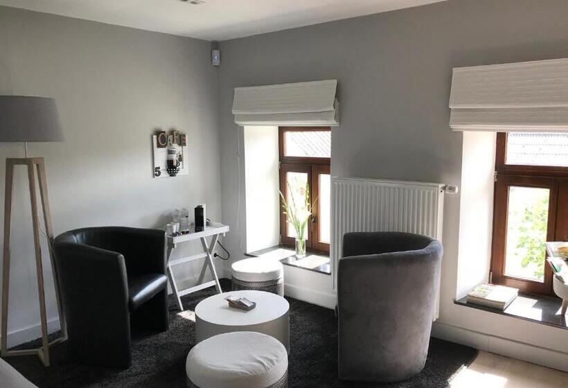 Quarto Familiar, La Maison En Pierre