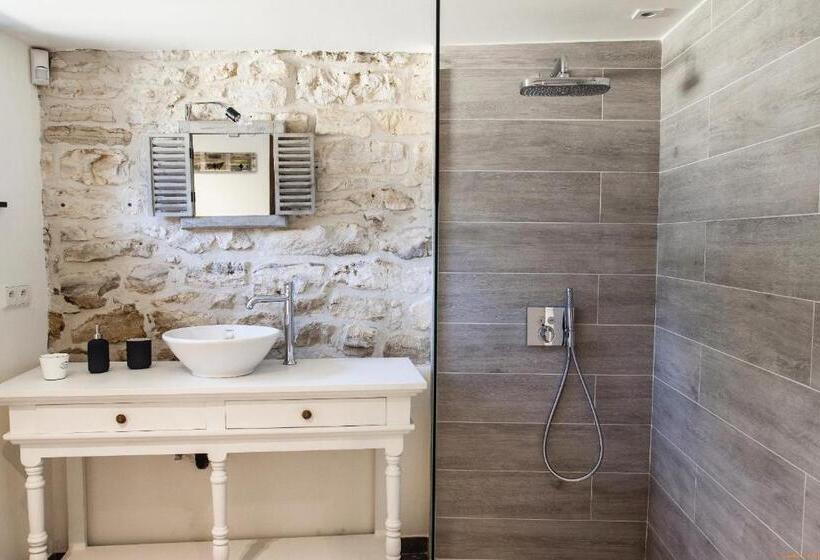 Quarto Deluxe, La Maison En Pierre
