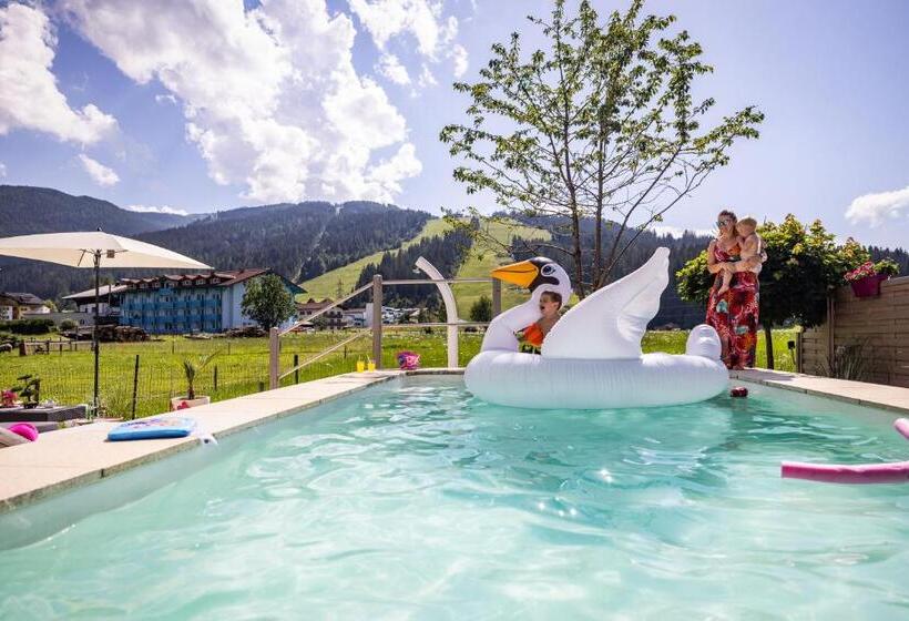اتاق خانوادگی, Enjoy The Alps