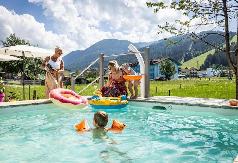 اتاق خانوادگی, Enjoy The Alps