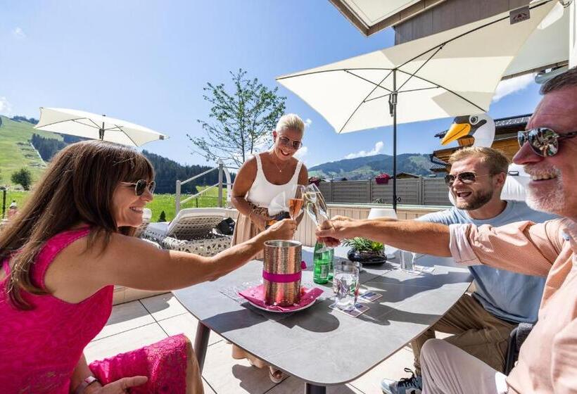 اتاق خانوادگی, Enjoy The Alps