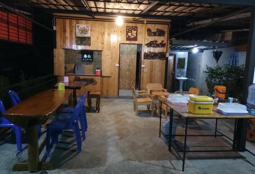 스탠다드 발코니 룸, Ban Suan Sukjai Mae Sariang