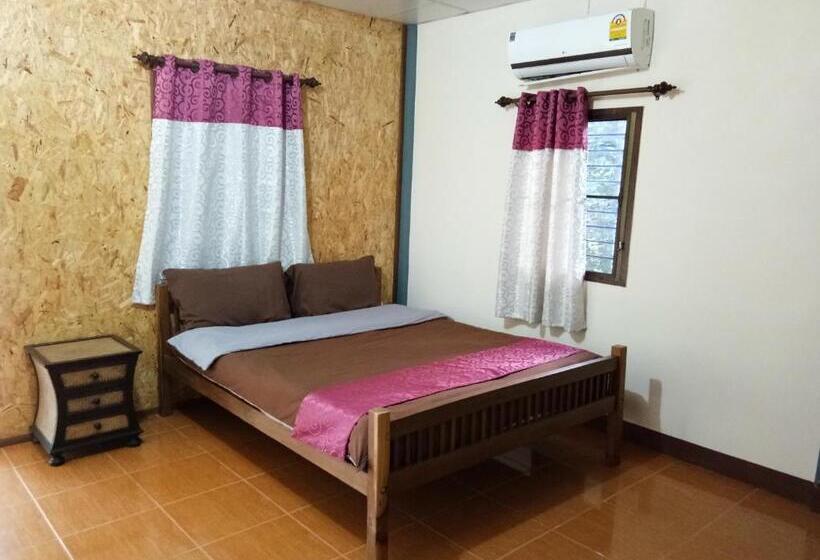 발코니 디럭스 룸, Ban Suan Sukjai Mae Sariang