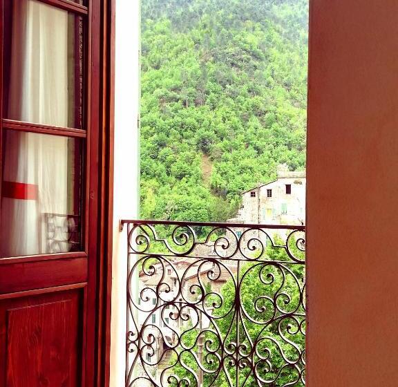 Quarto Deluxe, La Casa Rosa