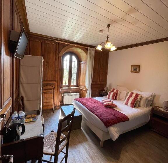 Quarto Estandar, Manoir Du Grail