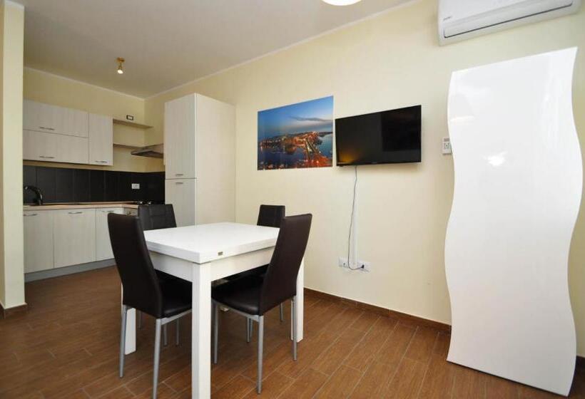带2个卧室的公寓, Felicity Residence