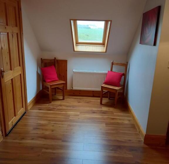 Семейный Номер, A New U Country Cottage