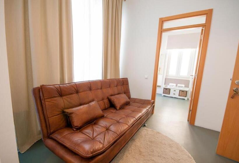 Полулюкс, Casa Do Poço