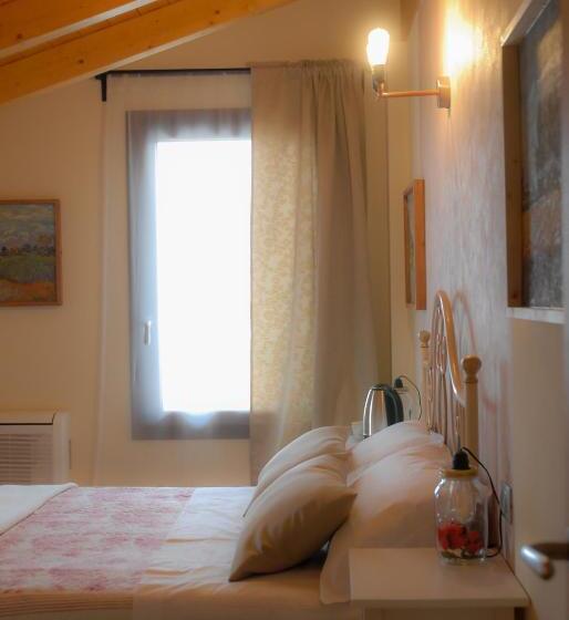 Номер Стандарт Вид на Озеро, Art Gallery B&b