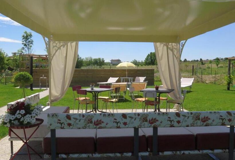 Номер Стандарт Вид на Озеро, Art Gallery B&b