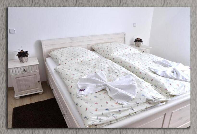 Номер Стандарт Вид на Сад, Café Im Hof  Bed & Breakfast
