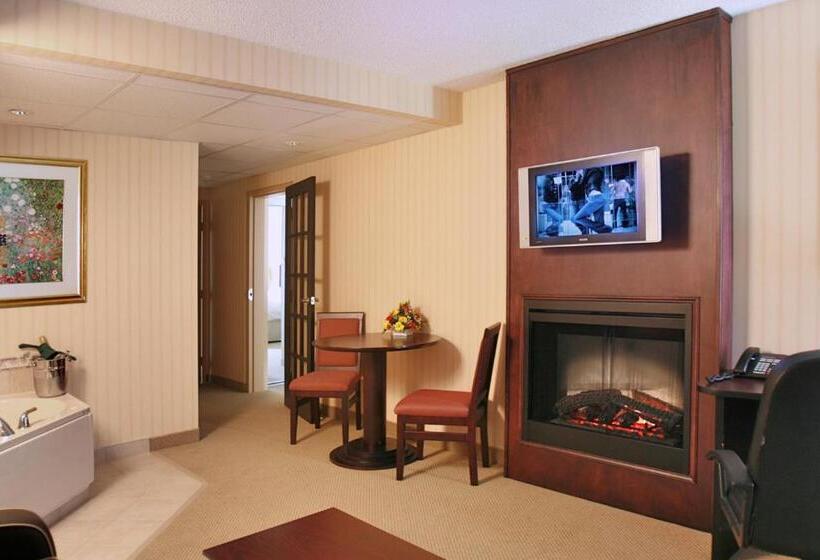 Люкс Кровать Кинг, Travelodge By Wyndham Miramichi New Brunswick