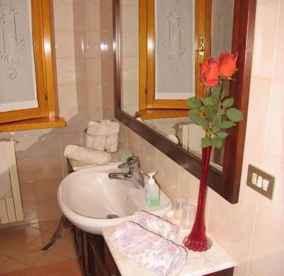 Standard room with outdoor bath, La Casa Dei Boschi