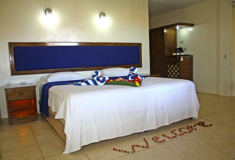 اتاق لوکس با چشم‌انداز استخر, Blue Star Dive And Resort