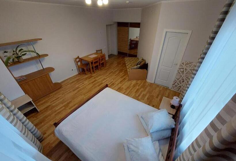 Comfort room with balcony, Arsenal