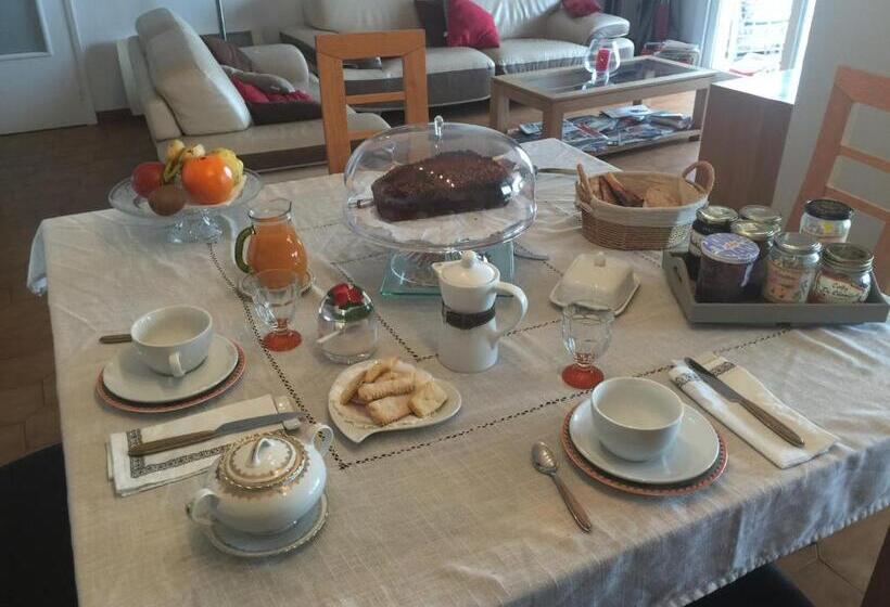 اتاق لوکس با چشم‌انداز دریا, Villa Patrizia