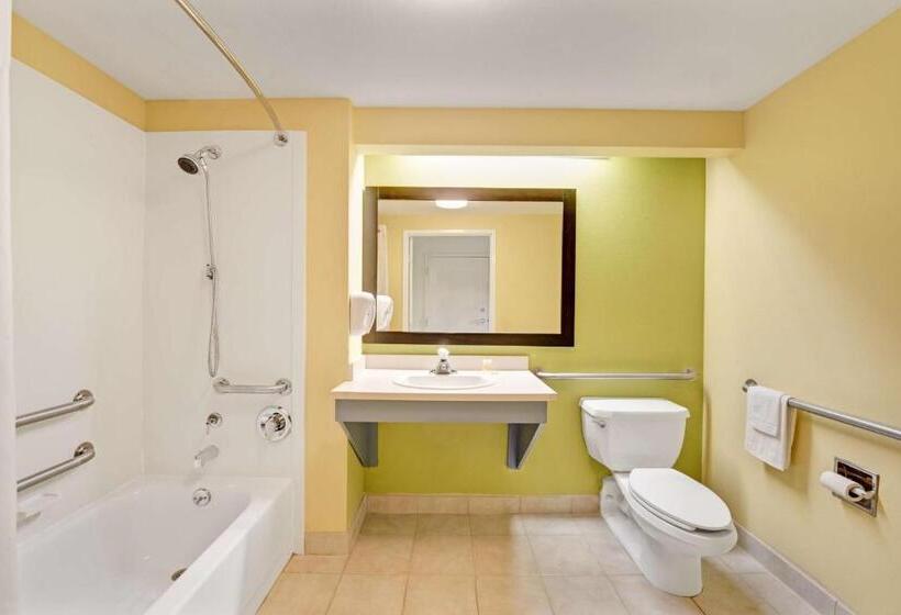 Люкс Кровать Кинг, Days Inn & Suites By Wyndham Desoto