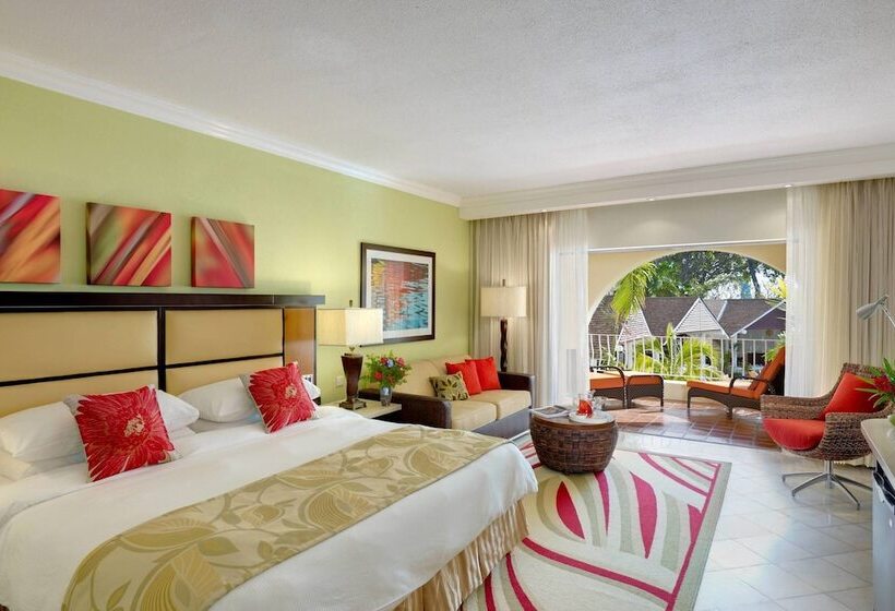 سوییت جونیور با چشم‌انداز استخر, Tamarind By Elegant Hotels