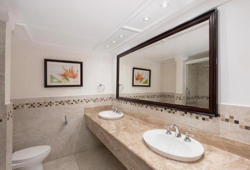 سوییت جونیور با چشم‌انداز استخر, Tamarind By Elegant Hotels