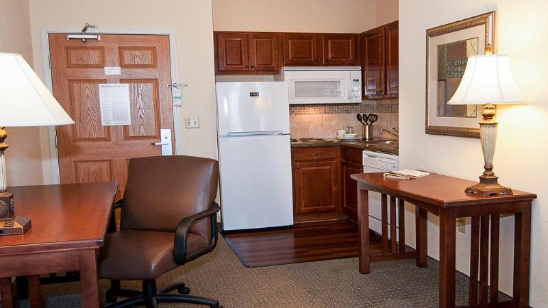 استودیوی استاندارد, Staybridge Suites Wichita, An Ihg