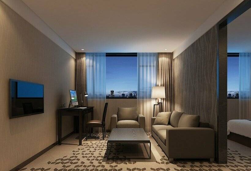 수피리어 스위트, Henry Business
