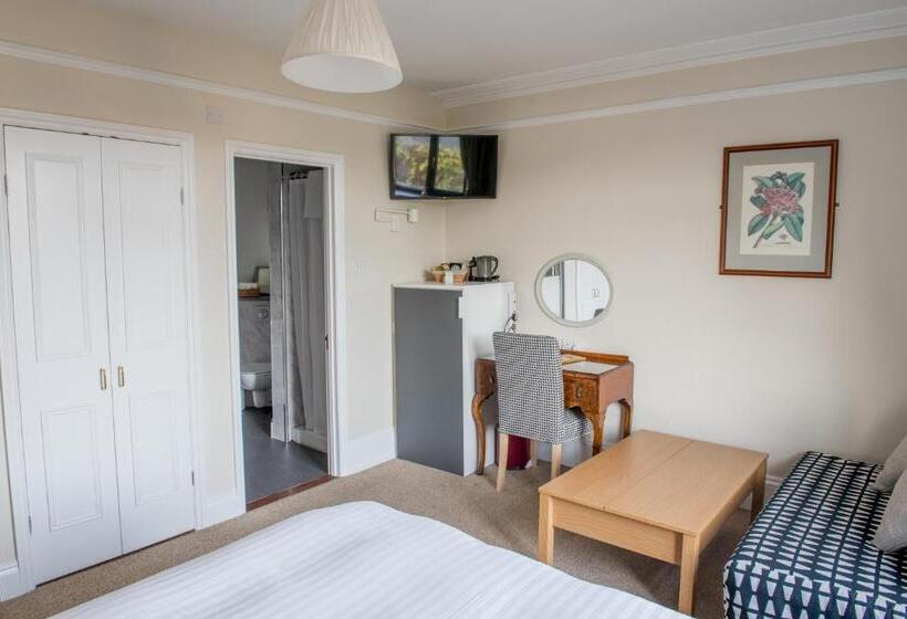 Deluxe Suite King Bed, Toothbrush Rooms At Lattice Lodge   Guest Kitchen & Ev Recharging